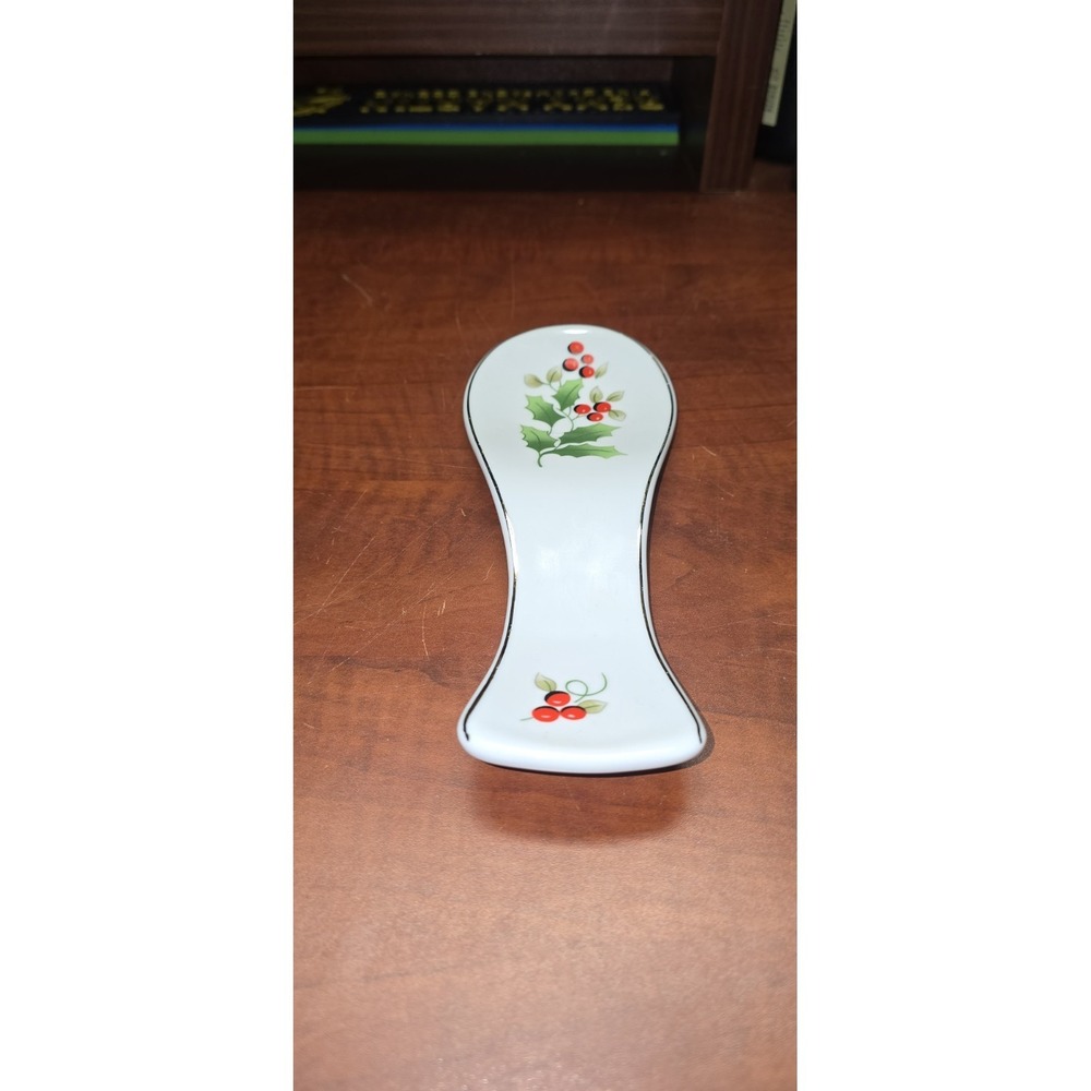 Royal Norfolk RNF15 Holly Berry ceramic spoon rest with gold trim